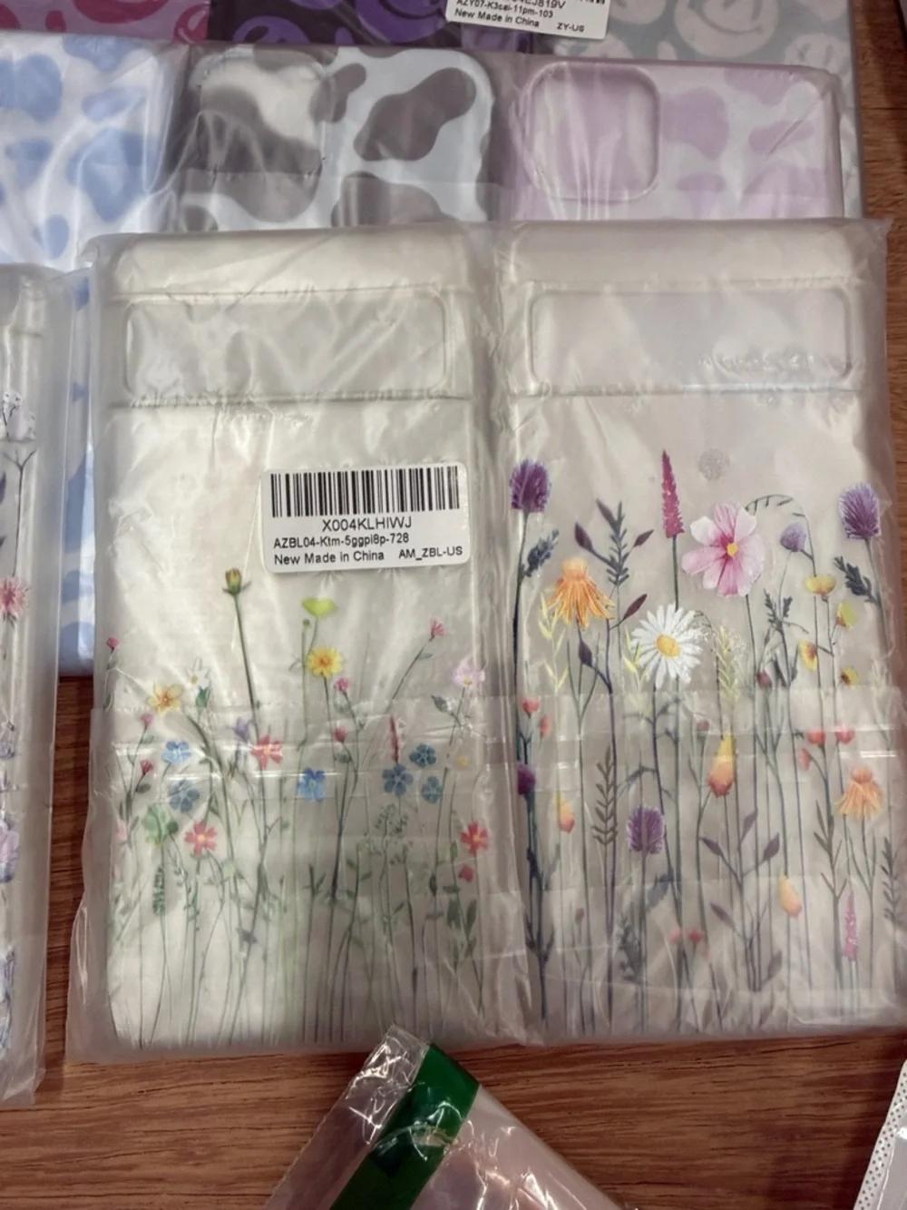RESALERS‎ BUNDLE- 40 CASES mainly iPhone Cases